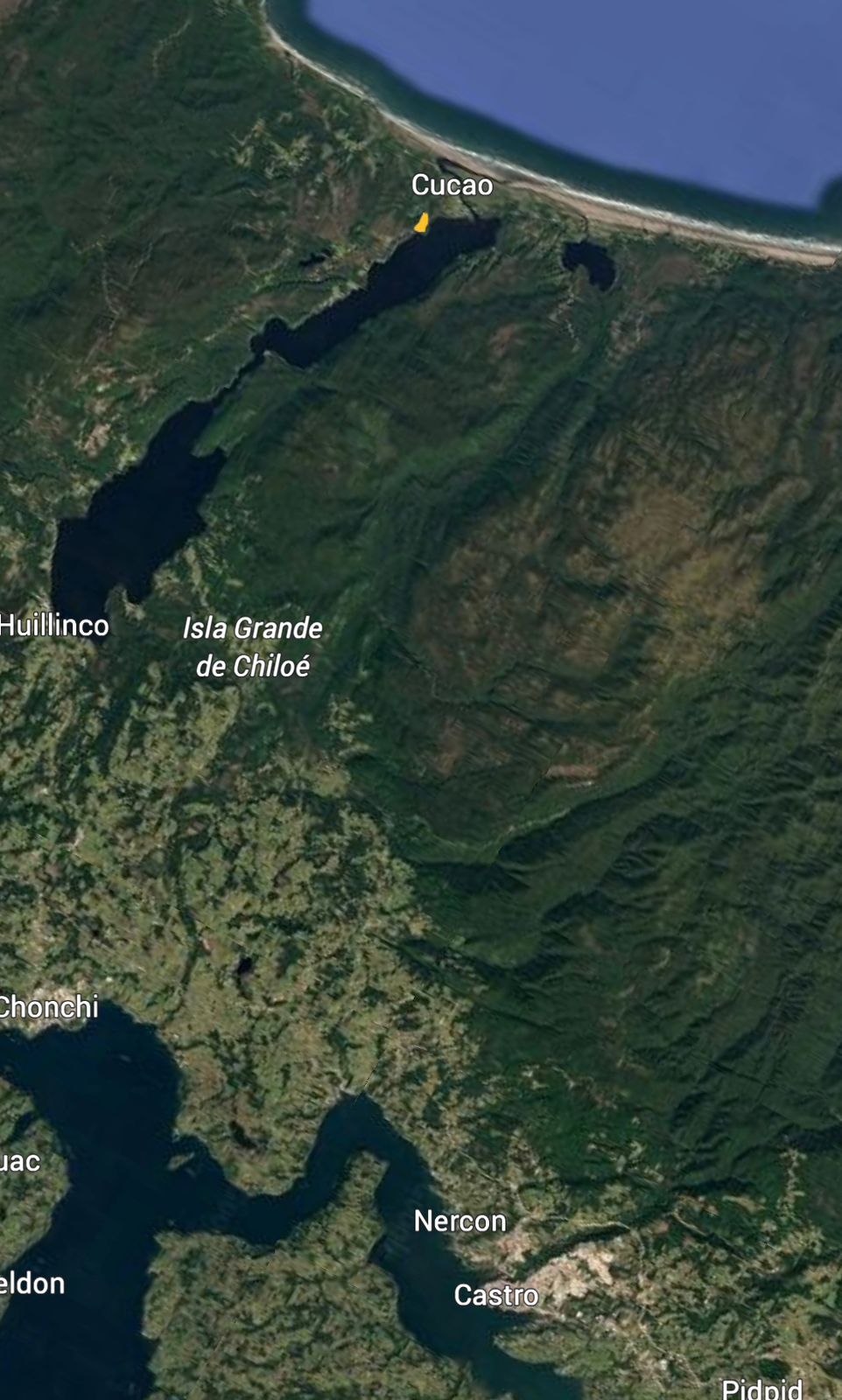 Vista aérea de las parcelas con delimitación y río Curavuelvo